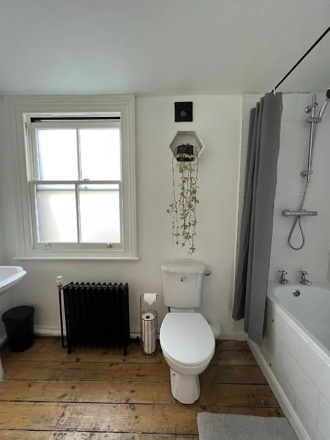 Room In Hackney London Homestay
